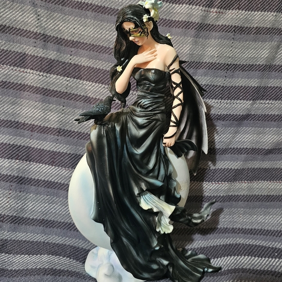 Dark Skies Fairy Raven Statue - Picture 1 of 4